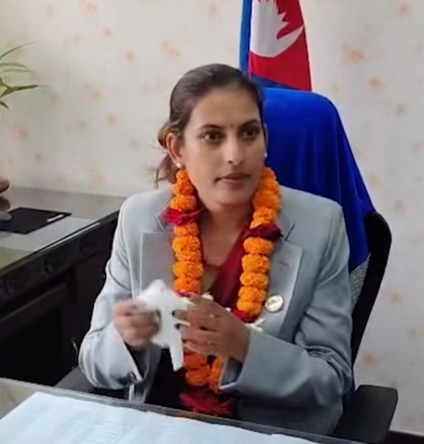 पहिलो वादी समुदायकी मन्त्री सीता वादी : भावुक हुँदै सम्हालिन् जिम्मेवारी