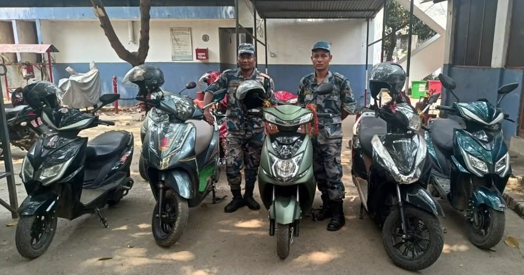 अवैध रूपमा भारतबाट भित्र्याइएका २२ इलेक्ट्रिक स्कुटर पर्साबाट नियन्त्रणमा