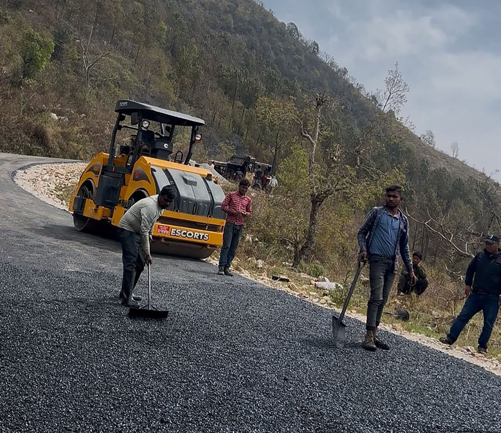 आँबुखैरेनी–६ मा पहिलोपटक सडक कालोपत्र, स्थानीयमा खुशी