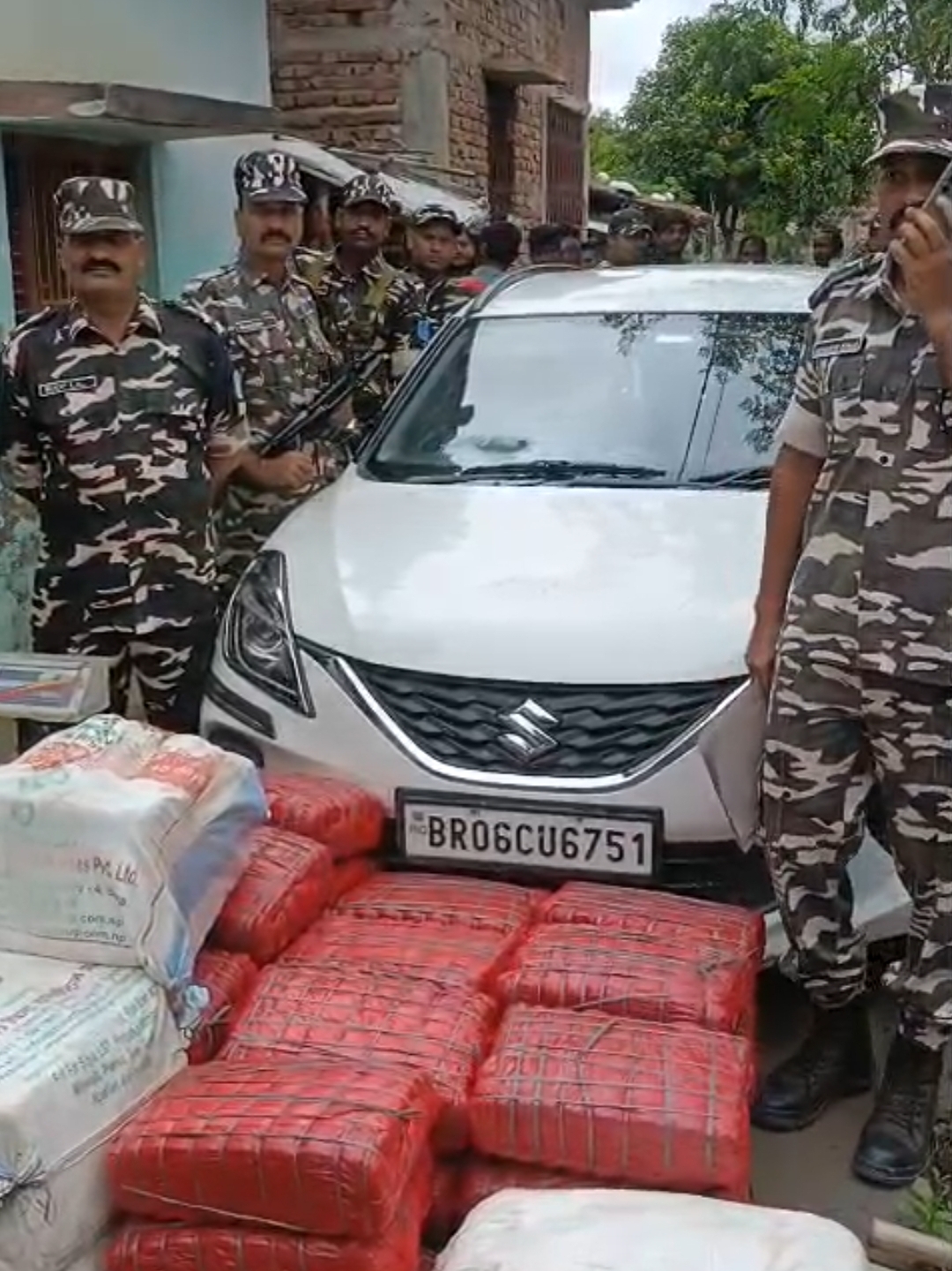 महोत्तरीको सीमामा लाइनको खेल: भारतीय एसएसबीले दैनिक समात्छ तस्करीका सामान, नेपाली सुरक्षा संयन्त्र मौन