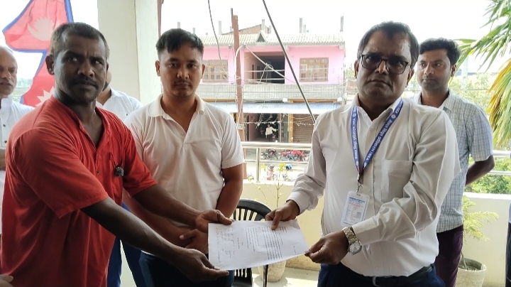 कम भोल्टेज र ट्रान्सफर्मर अभावले किसान मारमा, गौशालामा विद्युत् प्राधिकरणमा बुझाए ज्ञापनपत्र