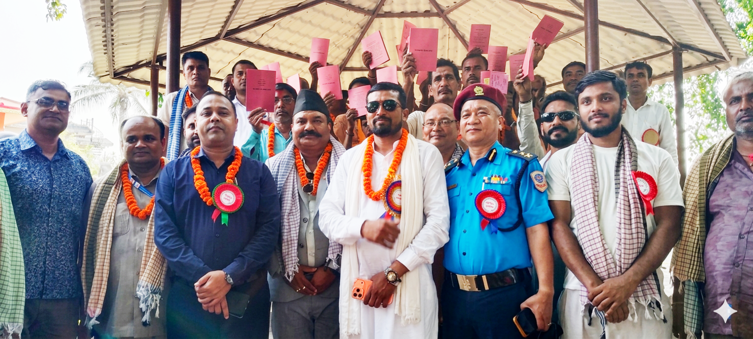 ६० वर्षपछि हातमा लालपुर्जा, रजखोरका परिवारको आँखामा खुसीको चमक
