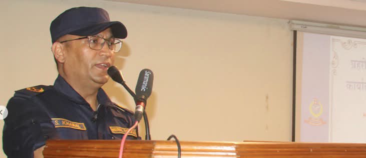 व्यवसायीको घरमा छापापछि एसपीसँग स्पष्टीकरण, ‘सूचना पुष्टि नगरी बल प्रयोग नगर्नू’ : डीआईजी खनाल