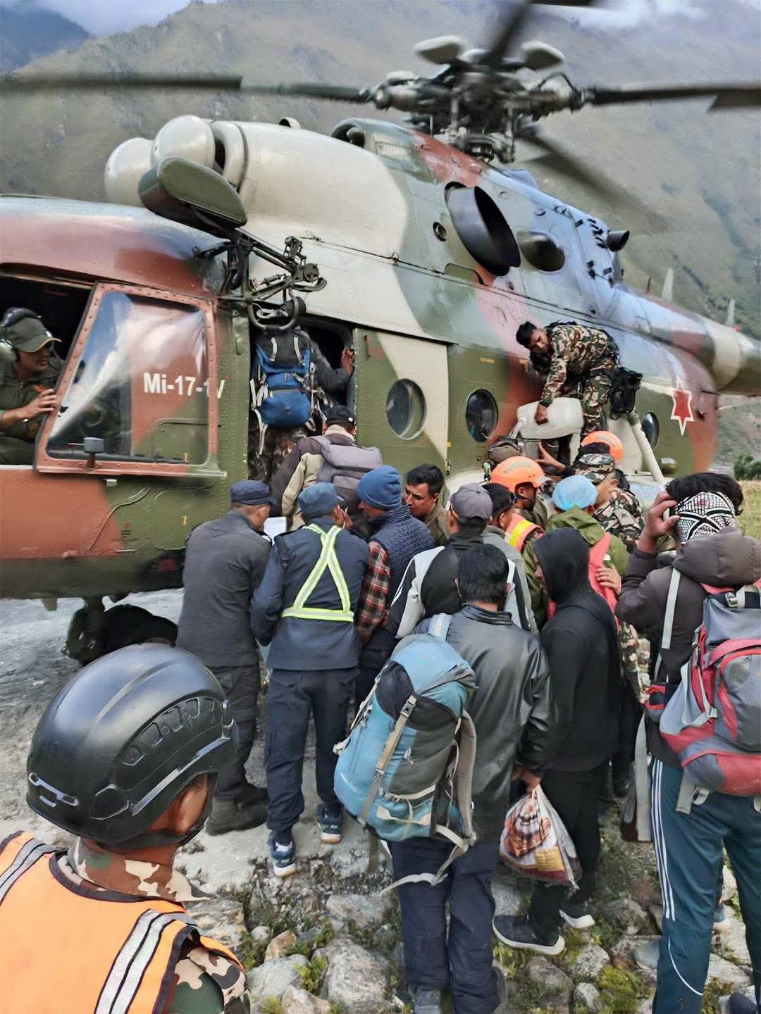 बुढीगण्डकी बाढी : नेपाली सेनाद्वारा ९५ जनाको उद्धार, ३५ जनालाई काठमाडौं ल्याइयो